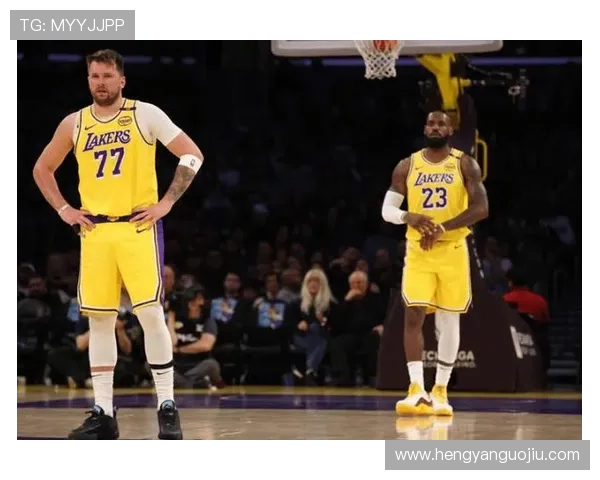 NBA最新战报:詹姆斯领衔湖人逆袭勇士,东契奇三双带领独行侠轻取太阳 NBA最新战报:詹姆斯领衔湖人逆袭勇士,东契奇三双带领独行侠轻取太阳