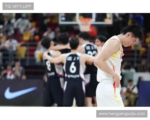 中国男篮迎战世界强队,新阵容亮相赛场力争突破重围 中国男篮迎战世界强队,新阵容亮相赛场力争突破重围