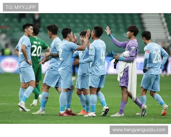 中国足球超级联赛新赛季揭幕战精彩纷呈 北京国安与广州恒大激战正酣